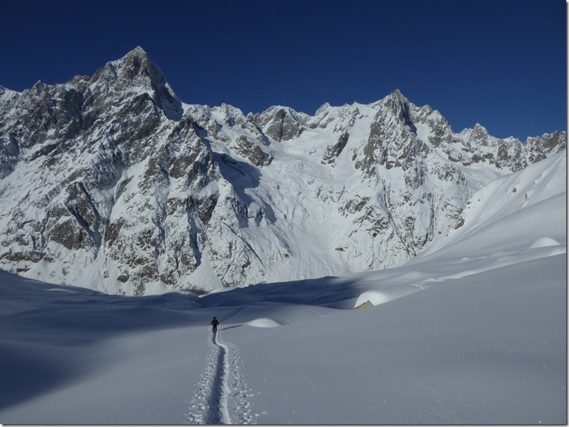 Remontée du vallon et Grandes Jorasses