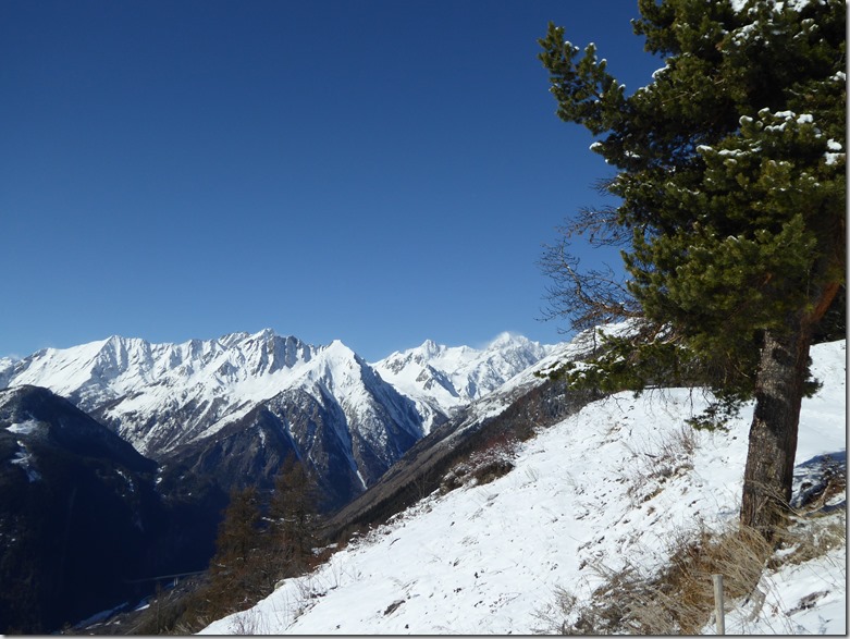 sommets au loin